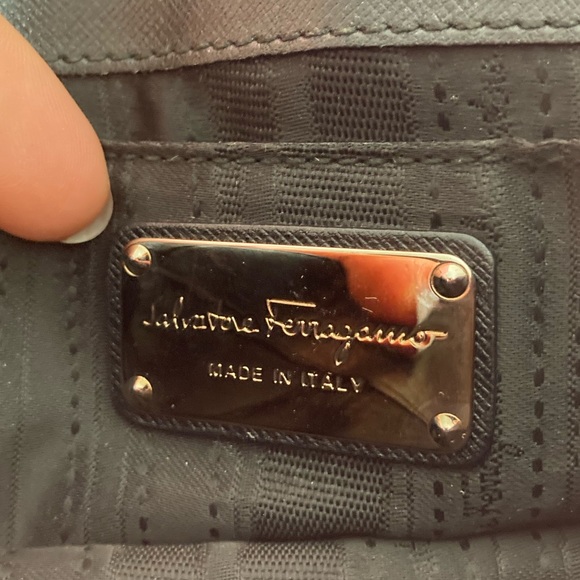 🚫SOLD🚫 FERRAGAMO
Leather Chain Link Crossbody Bag - Picture 12 of 12